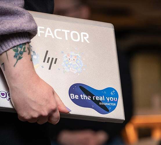 ksp-555x500-be-the-real-you-laptop-sticker-closeup