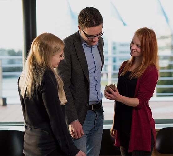 ksp-l-555x500-data_driven_business_two_women_and_man_looking_at_phone