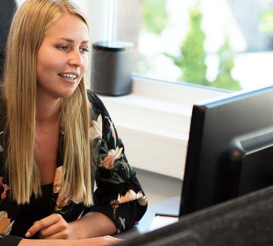 ksp-l-555x500_casequalitymanagement_woman_working_with_pc