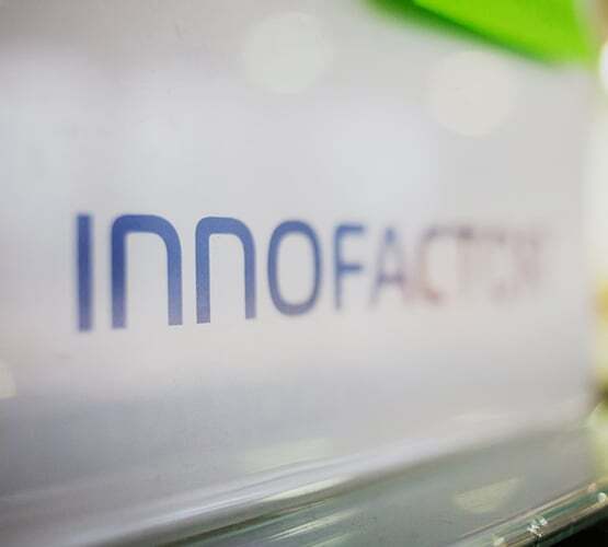 ksp-l-555x500_news_press_releases_innofactor_sign_closeup